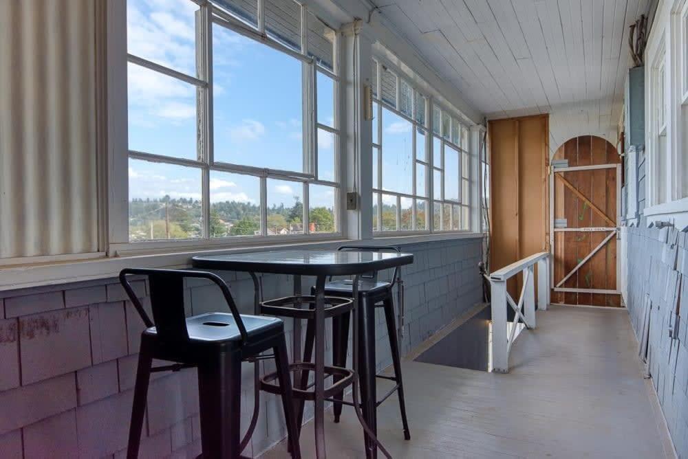 #Stayinmydistrict Historic Apartment Near Downtown คูสเบย์ ภายนอก รูปภาพ