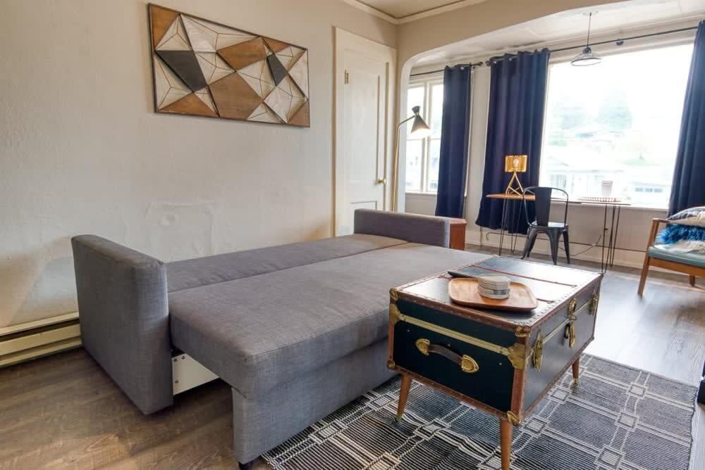 #Stayinmydistrict Historic Apartment Near Downtown คูสเบย์ ภายนอก รูปภาพ
